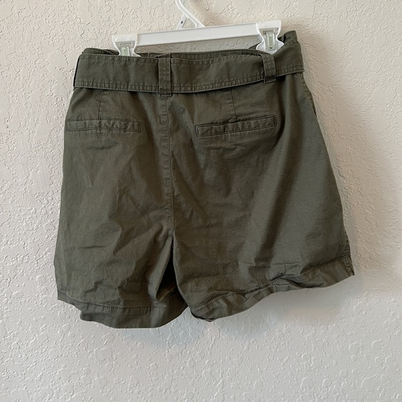 A New Day olive green shorts size 8 high wasted - Picture 3 of 7
